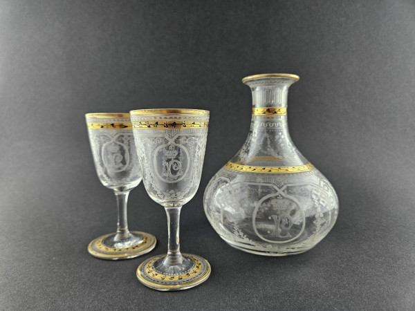 Karaffe mit 2 Likörgläsern / Weinglas / Portwein, bekröntes Monogramm "P" Schloss Putbus. Lobmeyer?,