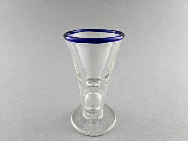 Massiver Wachtmeister / Schnapsglas mit Blaurand, 19.Jh.