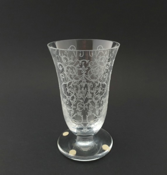 Glasvase / Pokalglas mit geätzter Dekoration, signiert Baccarat.