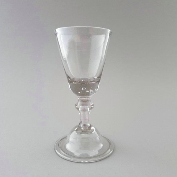 Pokalglas / Weinglas. Weserbergland, wohl Schornborn um 1770.