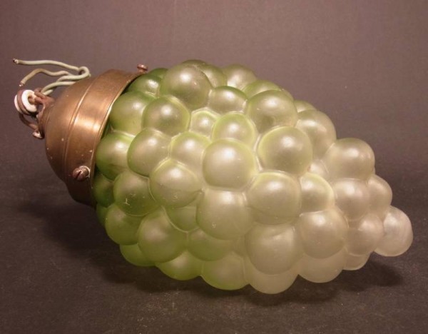 Jugendstil - Lampe in Form einer Traube, um 1900.