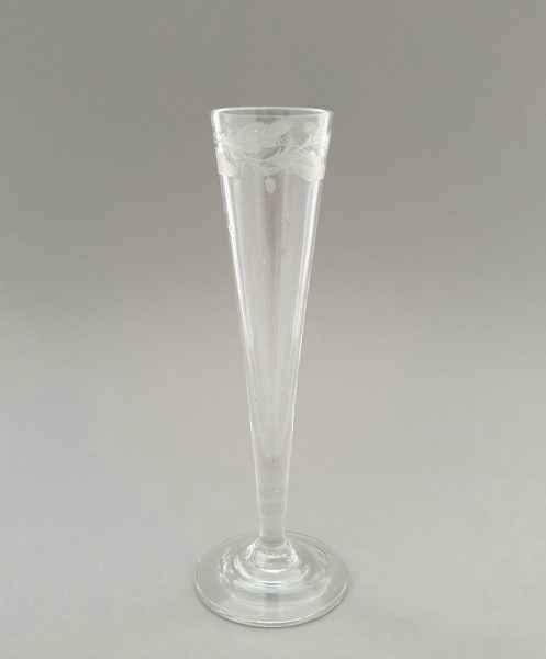 Biedermeier - Sektglas mit Eichenlaub-Gravur und Abriss, um 1810.
