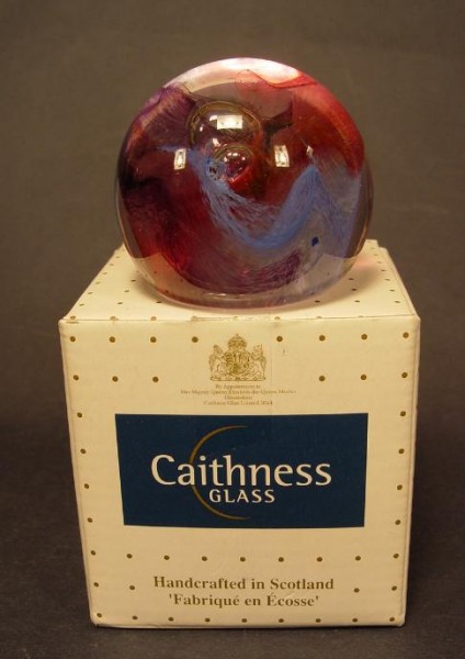 pw009 / Paperweight - Caithness Glass, Scotland.